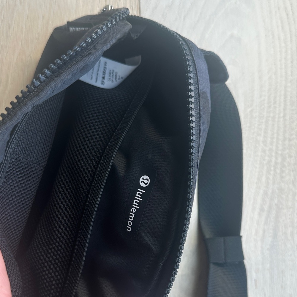 lululemon athletica Black Camo Waist Pack - Picture 3 of 4